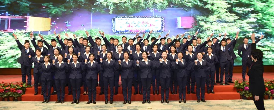 忘我拼搏，相信我們會(huì)創(chuàng)造奇跡！
